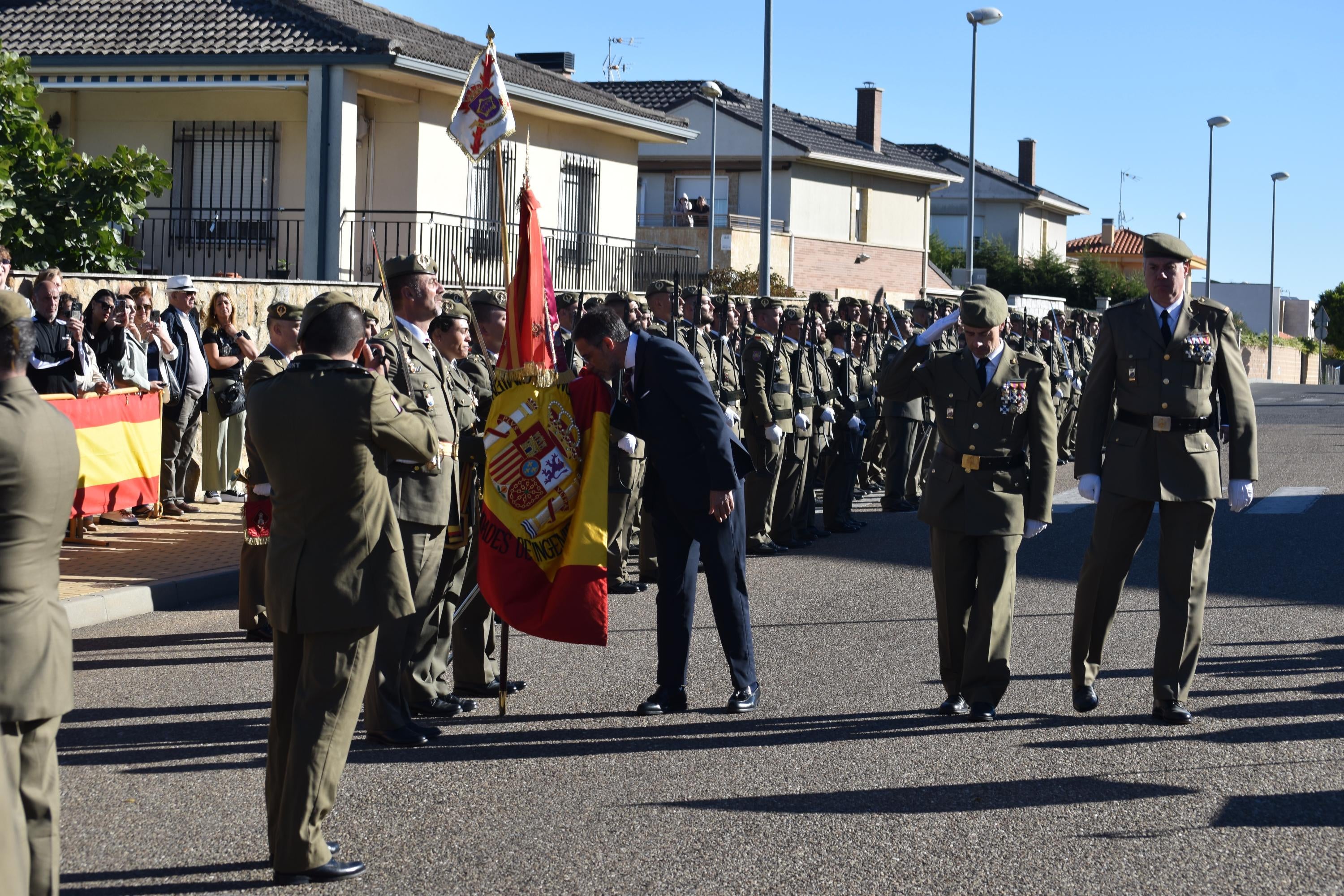 Villamayor celebra su primera Jura de Bandera civil con la participación de 104 ciudadanos