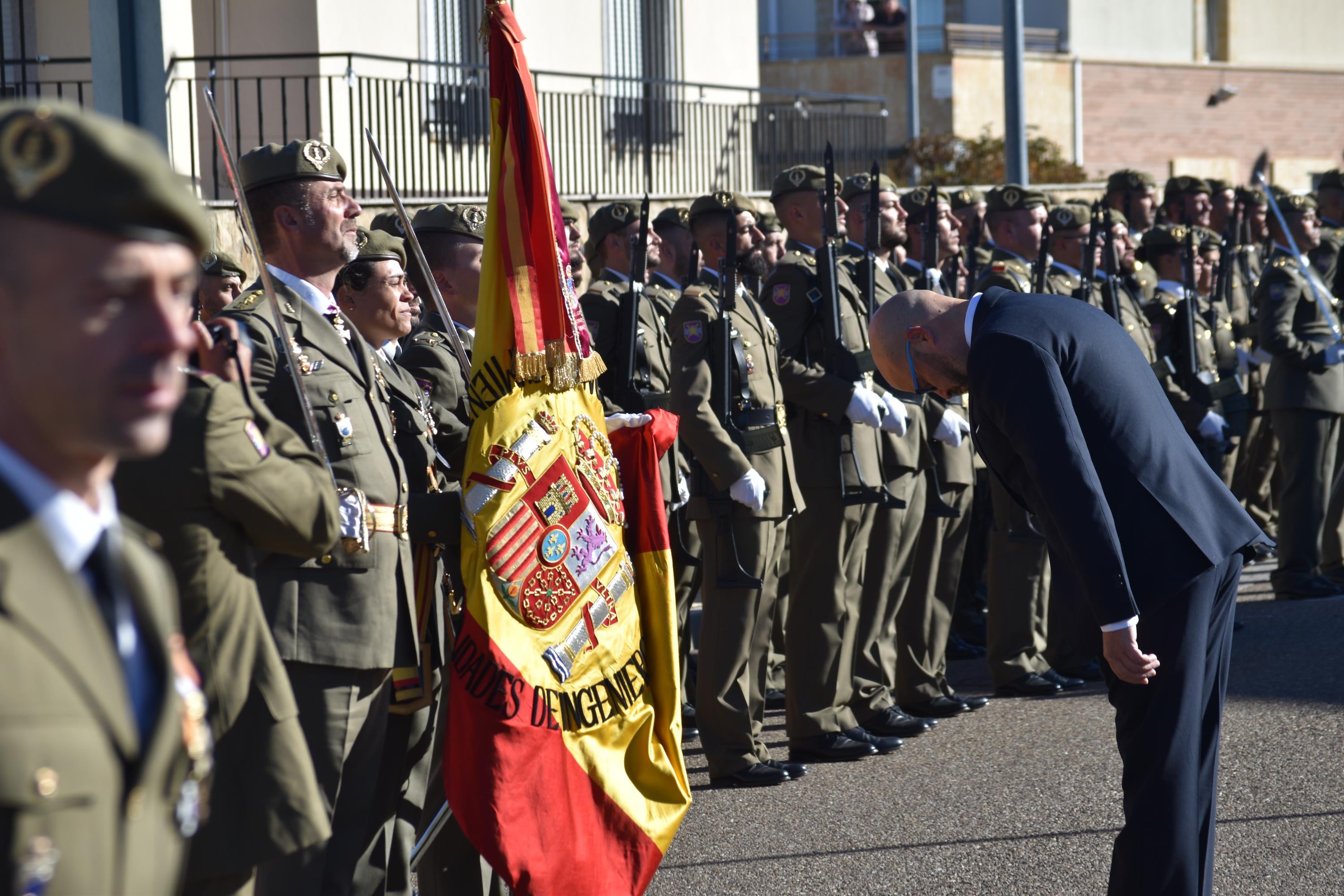 Villamayor celebra su primera Jura de Bandera civil con la participación de 104 ciudadanos