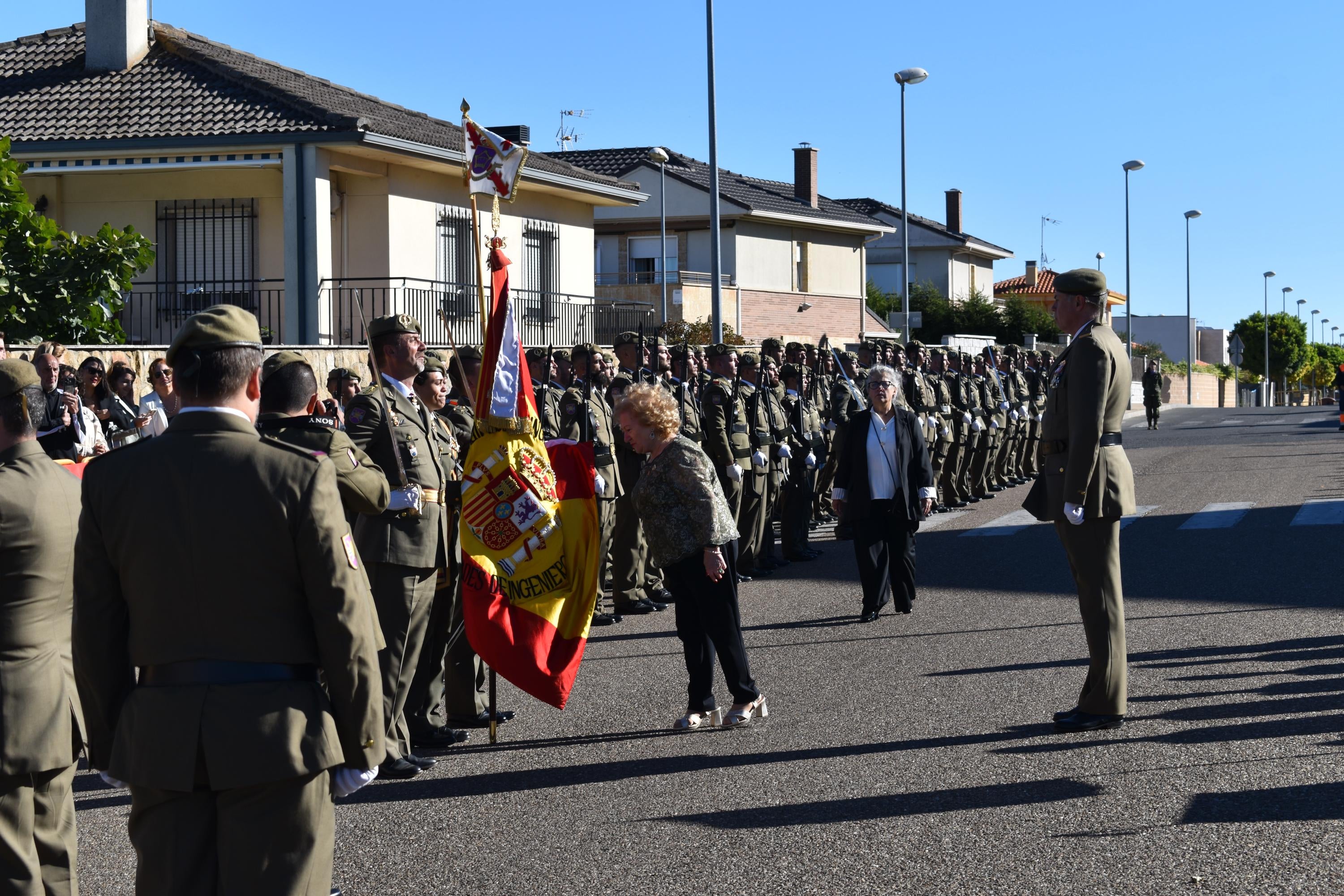 Villamayor celebra su primera Jura de Bandera civil con la participación de 104 ciudadanos
