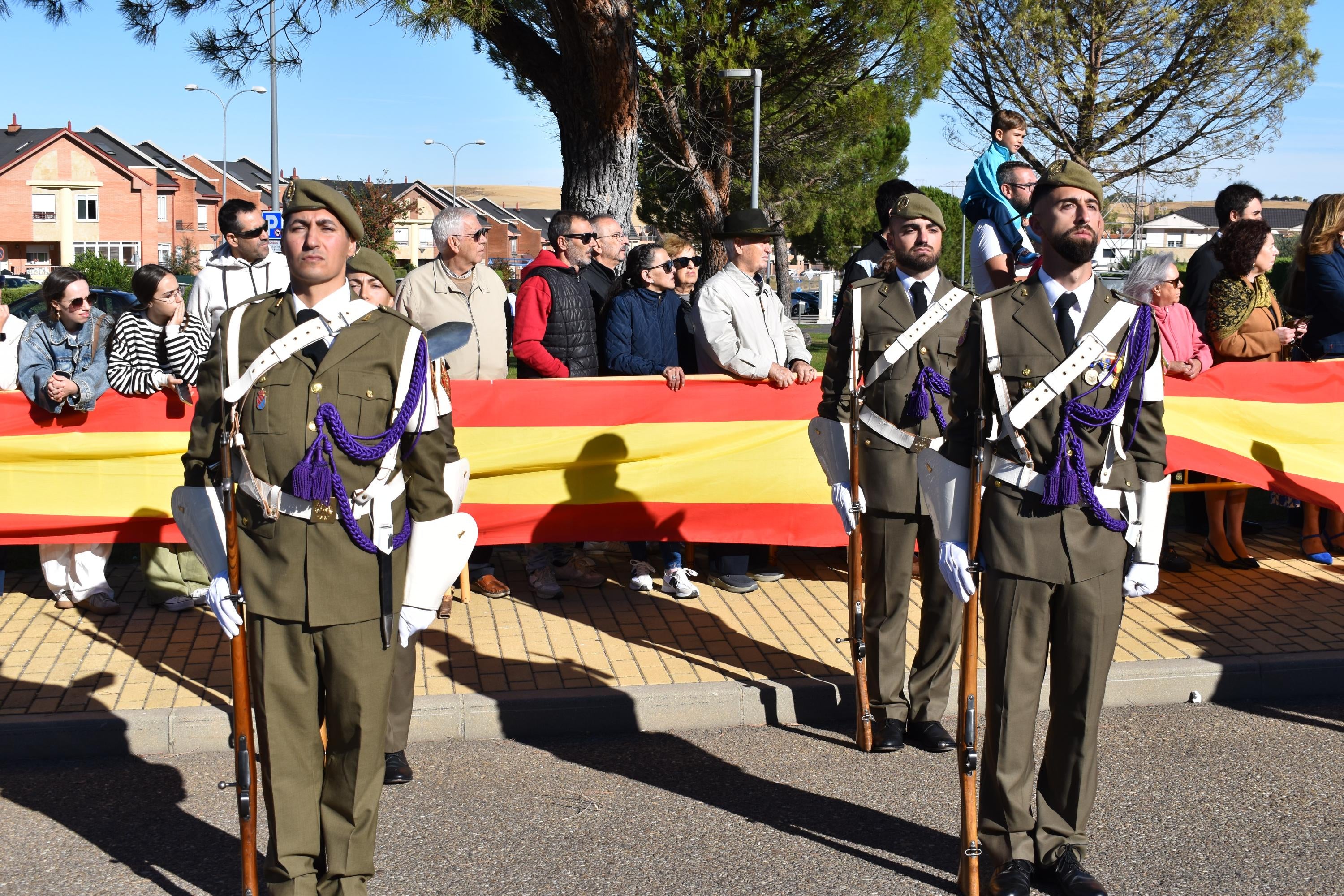 Villamayor celebra su primera Jura de Bandera civil con la participación de 104 ciudadanos