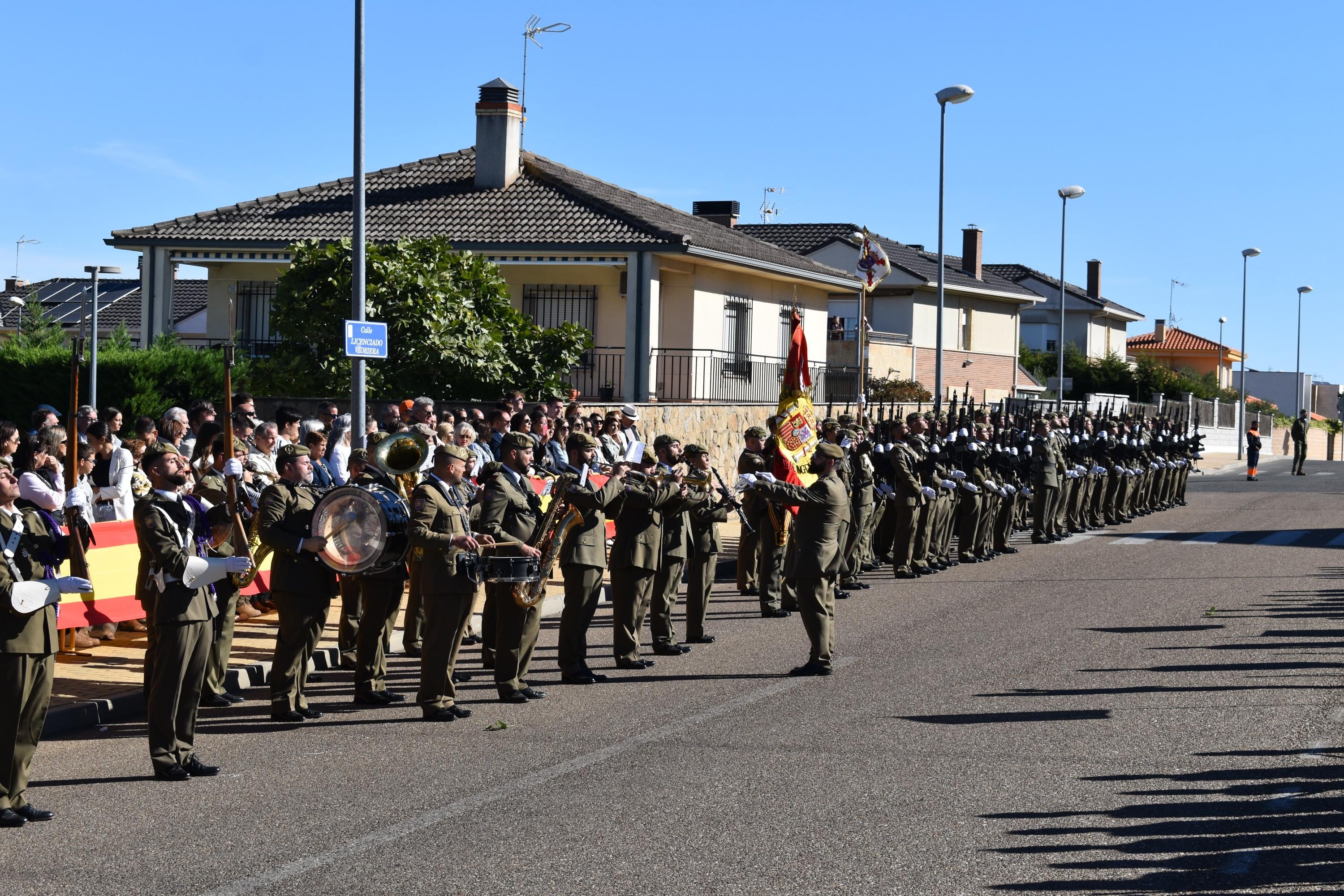 Villamayor celebra su primera Jura de Bandera civil con la participación de 104 ciudadanos