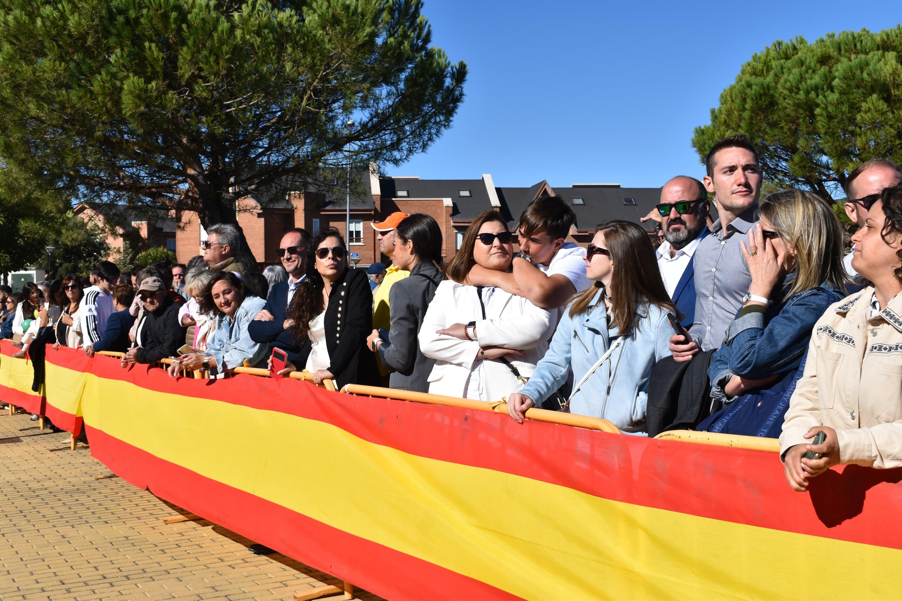 Villamayor celebra su primera Jura de Bandera civil con la participación de 104 ciudadanos