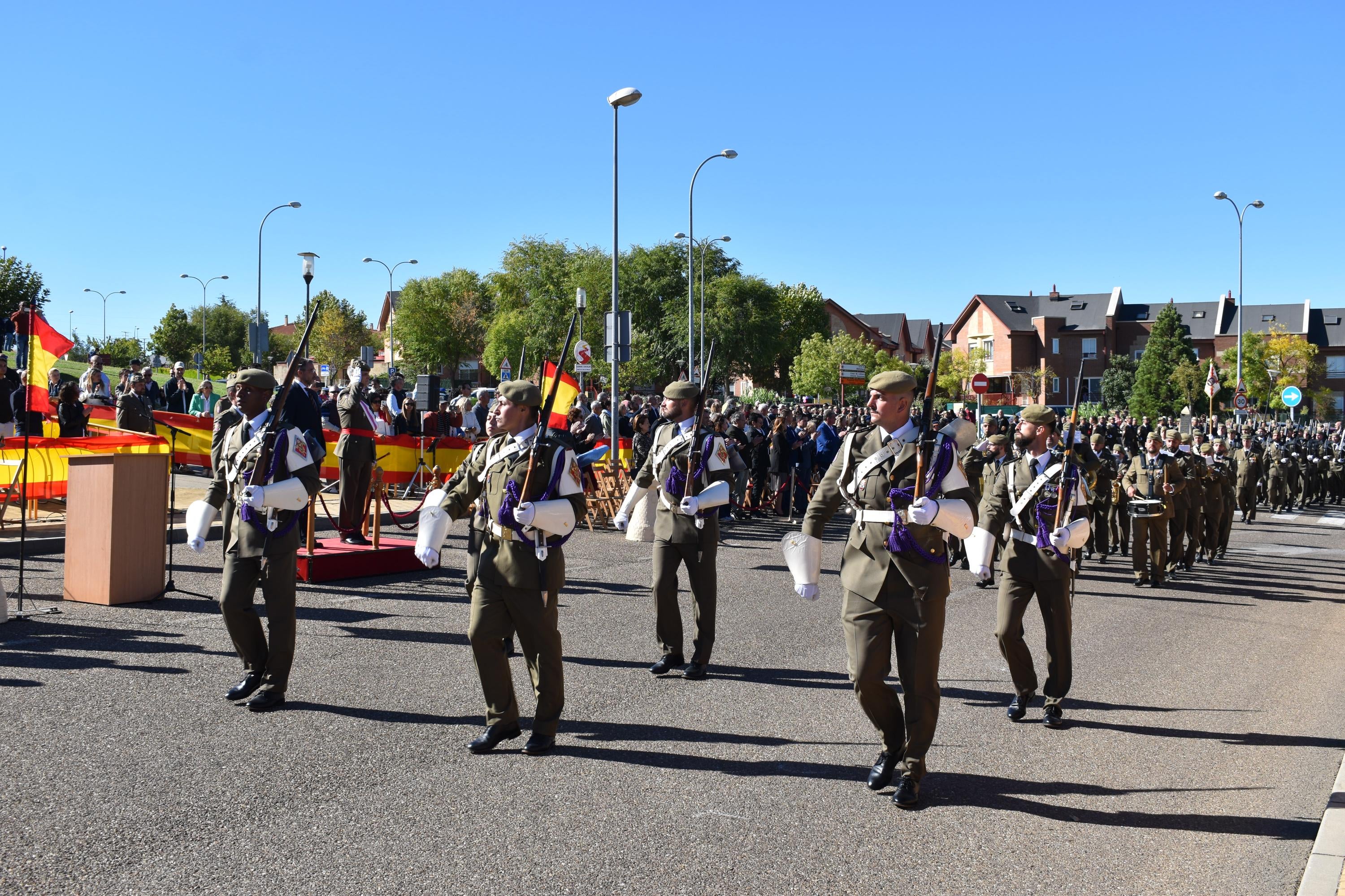 Villamayor celebra su primera Jura de Bandera civil con la participación de 104 ciudadanos