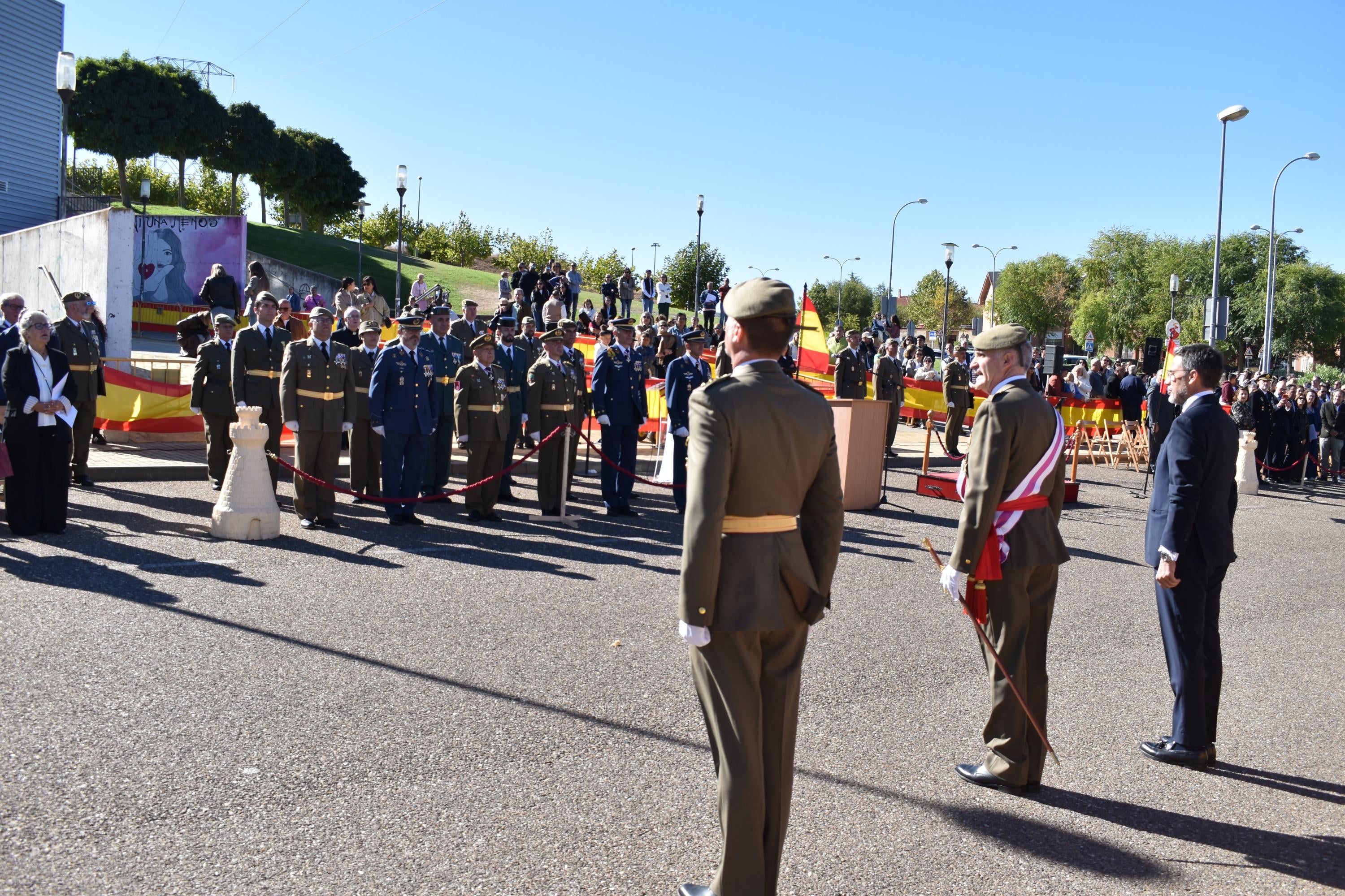 Villamayor celebra su primera Jura de Bandera civil con la participación de 104 ciudadanos