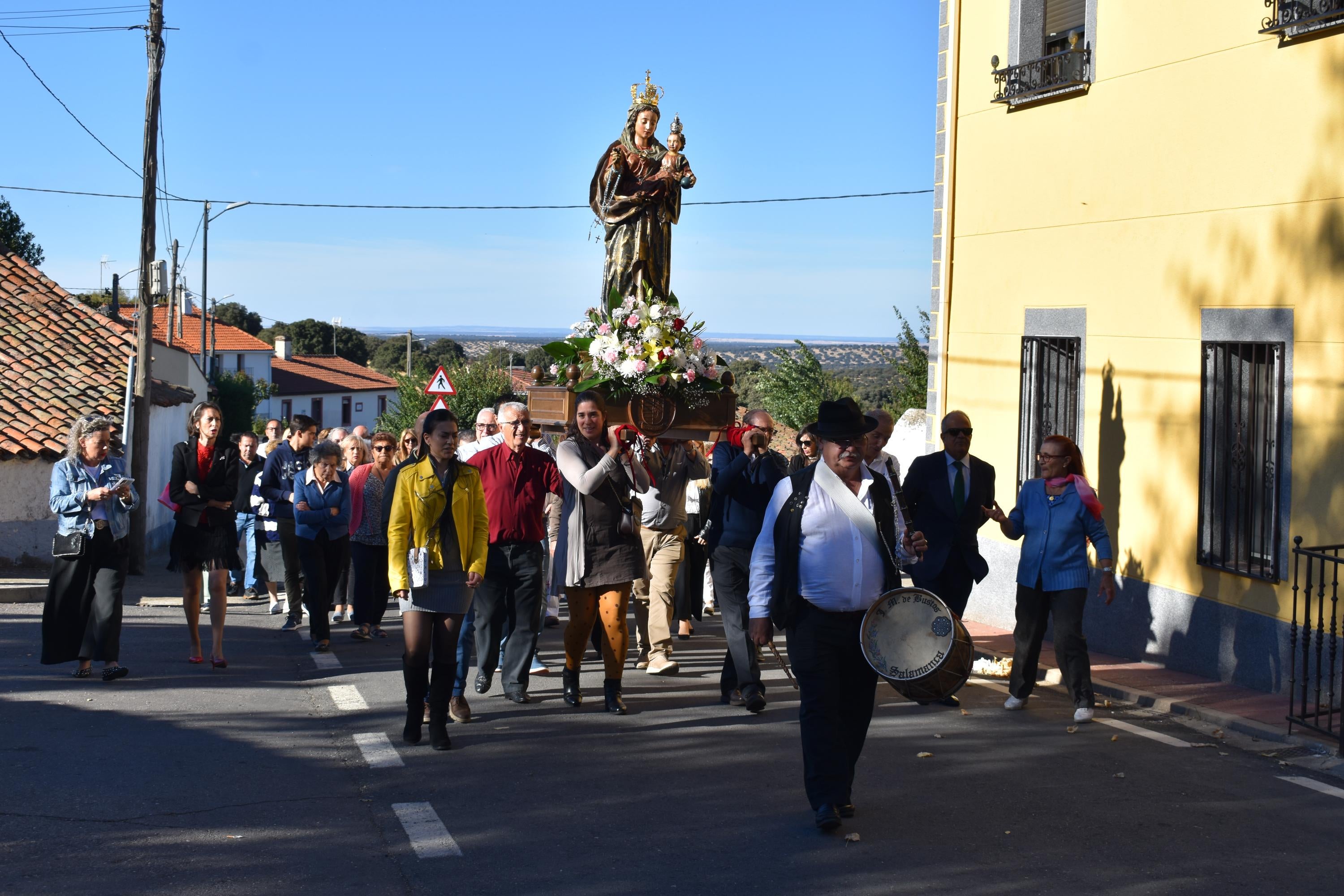 Las Veguillas venera a la Virgen del Rosario