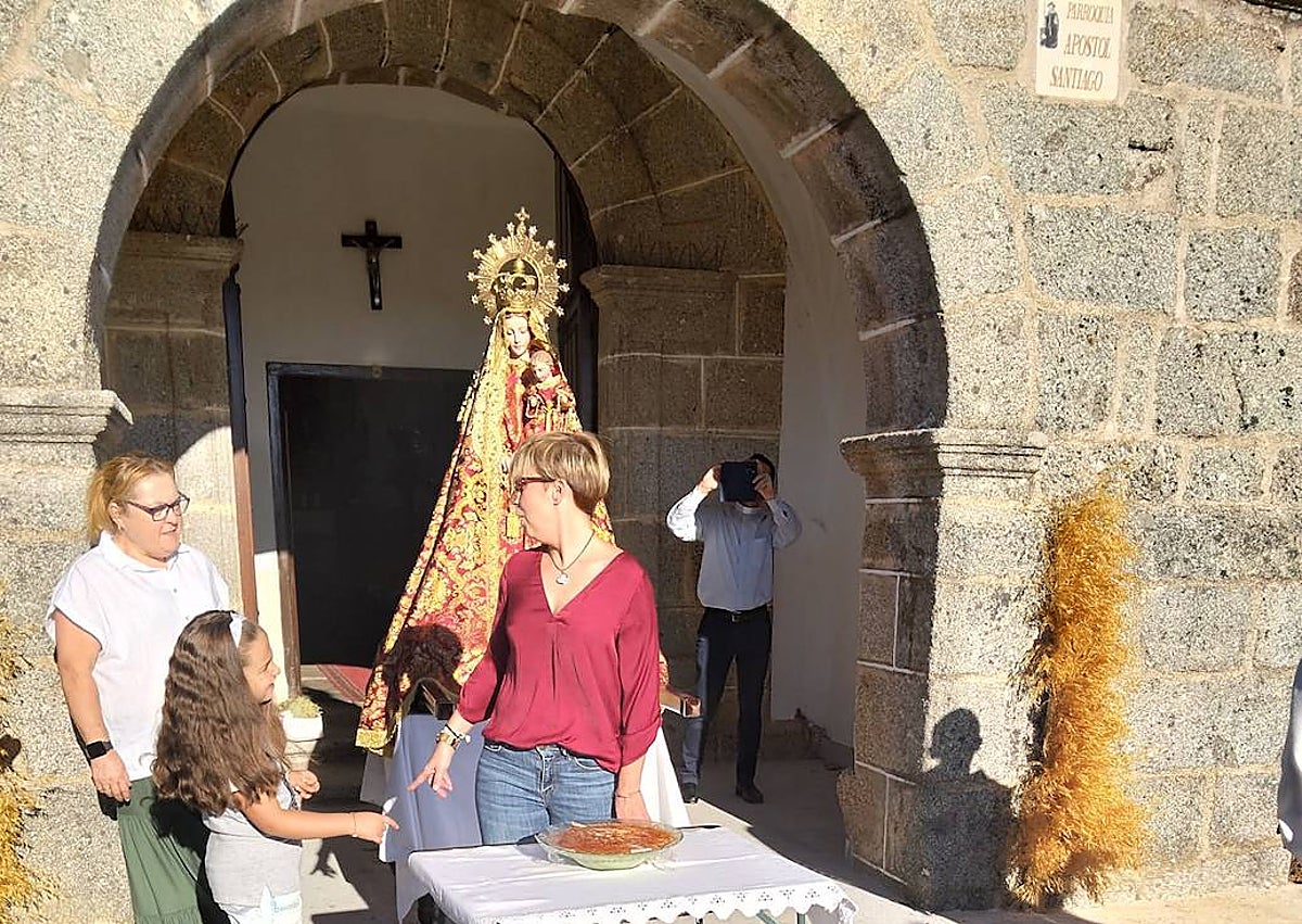 Imagen secundaria 1 - Diferentes momentos de la celebración.