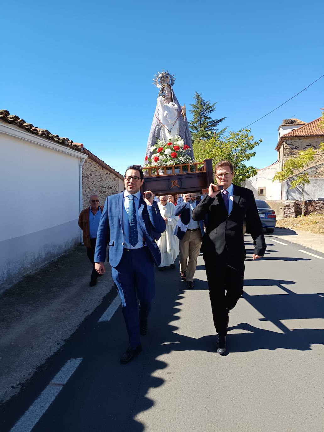 Pizarral honra a la Virgen del Rosario