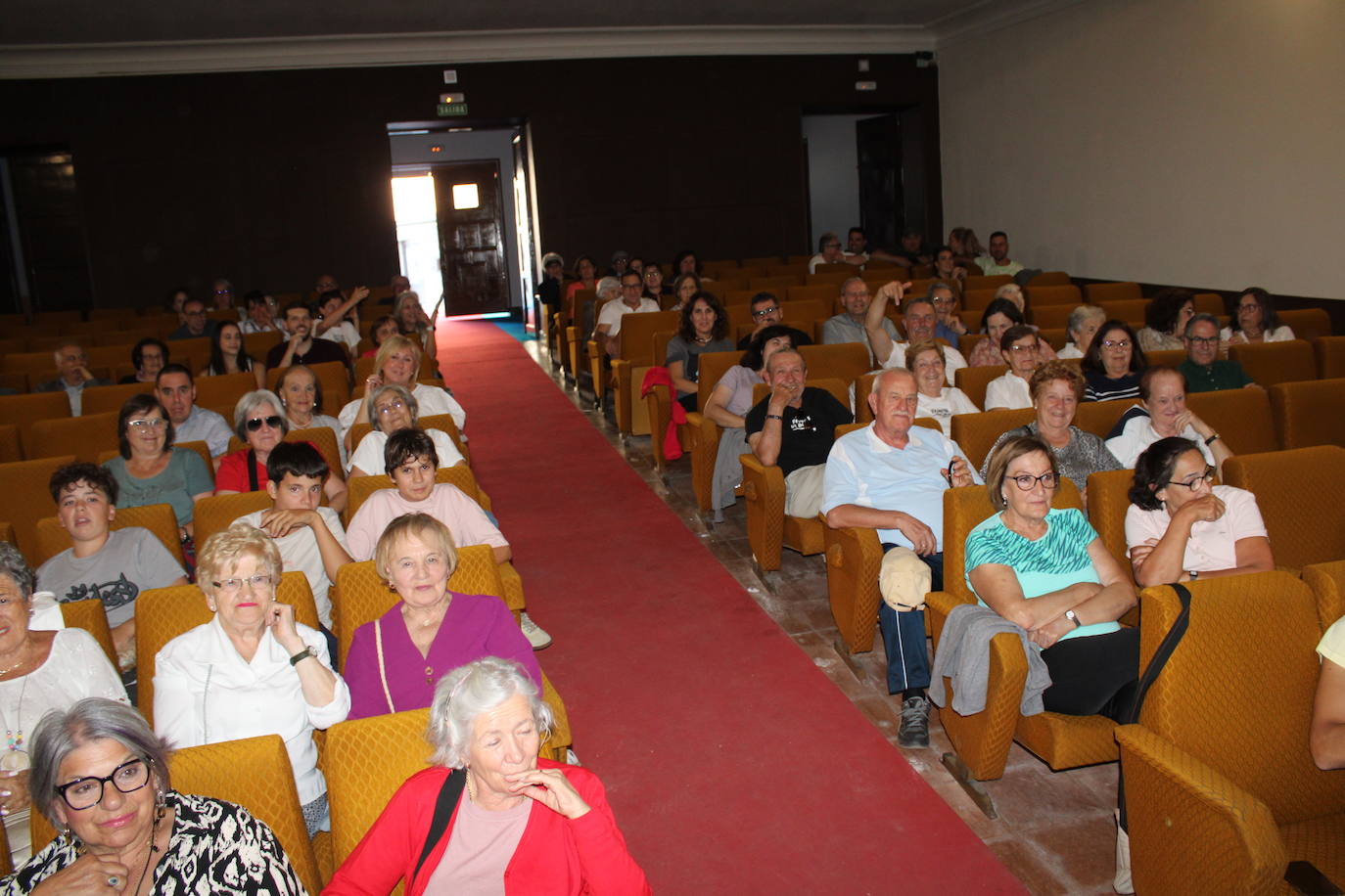 Fuentes de Béjar mantiene vivo el culto a la Virgen del Rosario