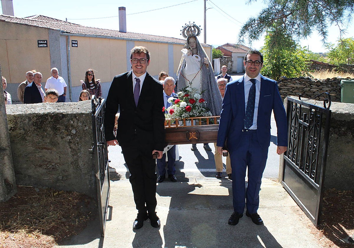 Pizarral honra a la Virgen del Rosario