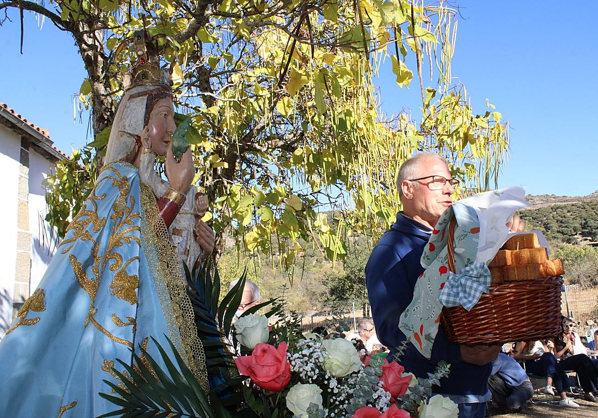 Ofrendas de devoción a la Virgen de la Yedra