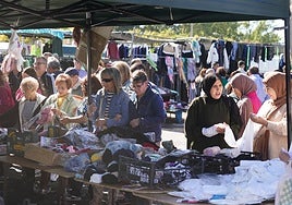 Numeroso público se acercó al rastro en su primer día de regreso a La Aldehuela