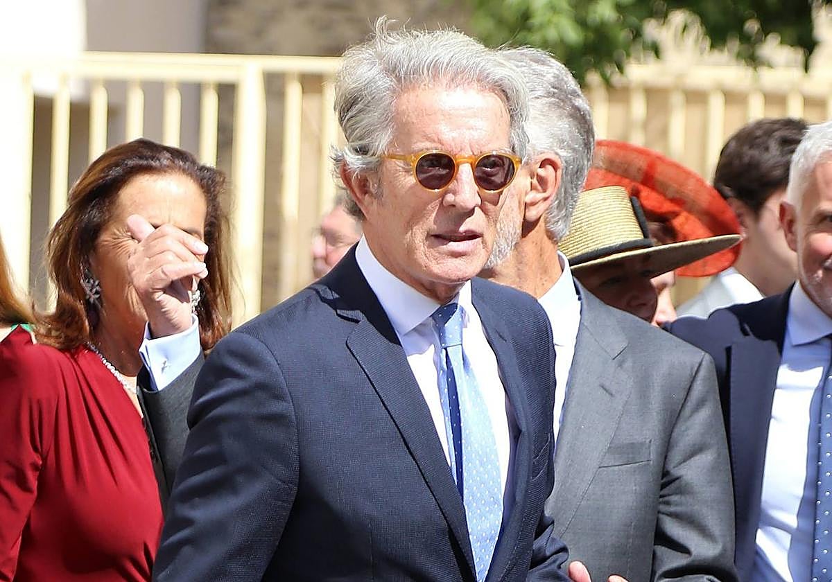 Alfonso Díez, viudo de la Duquesa de Alba, en la boda de Cayetano Martínez de Irujo y Bárbara Mirjan.