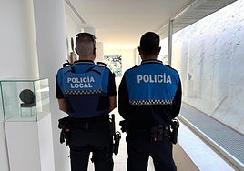 Dos de los agentes de la Policía Local de Santa Marta de Tormes.