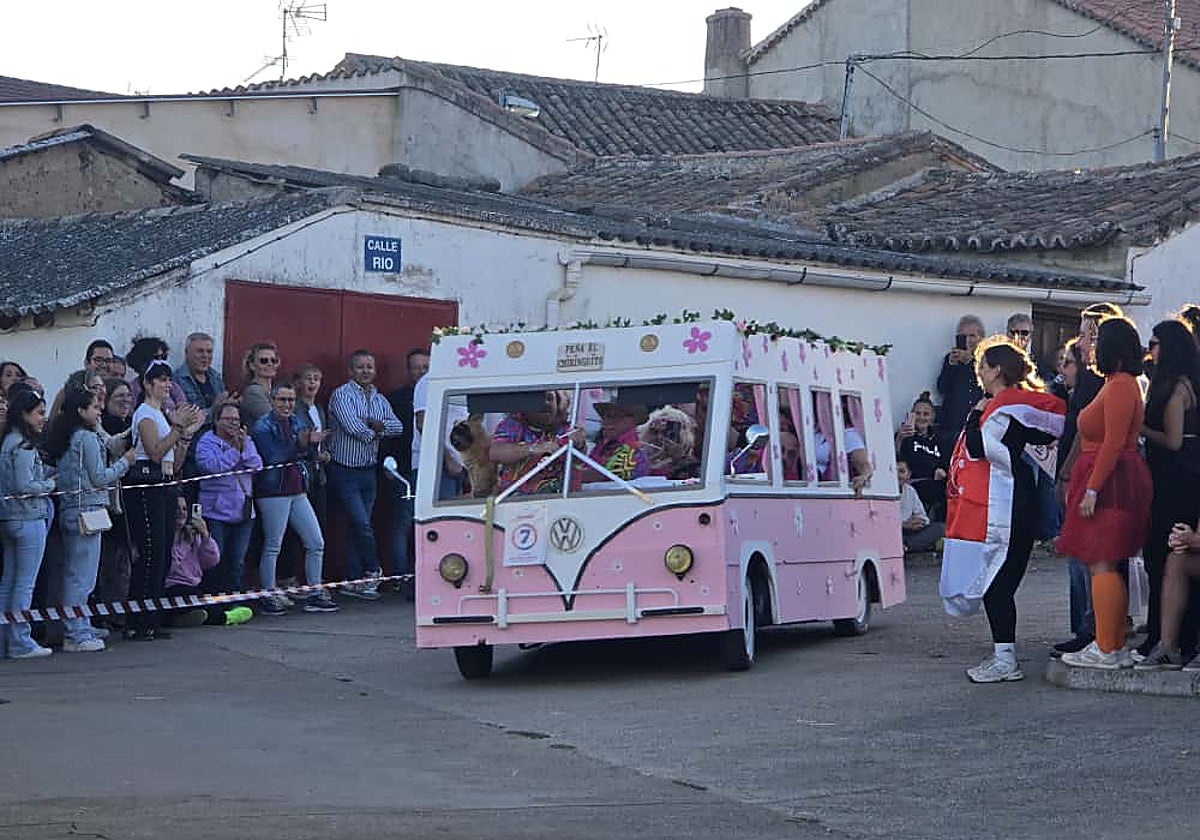 Día grande en Aldehuela de la Bóveda con procesión, bueyada infantil y autos locos
