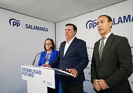 Los diputados del PP María Jesús Moro, José Antonio Bermúdez de Castro y Pedro Samuel Martín.