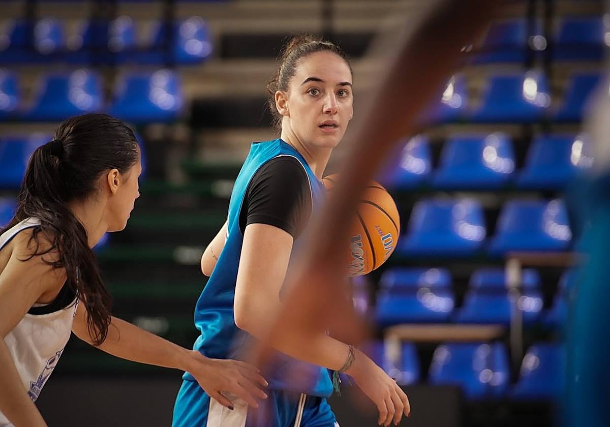 Iyana Martín, en el entrenamiento de este lunes.