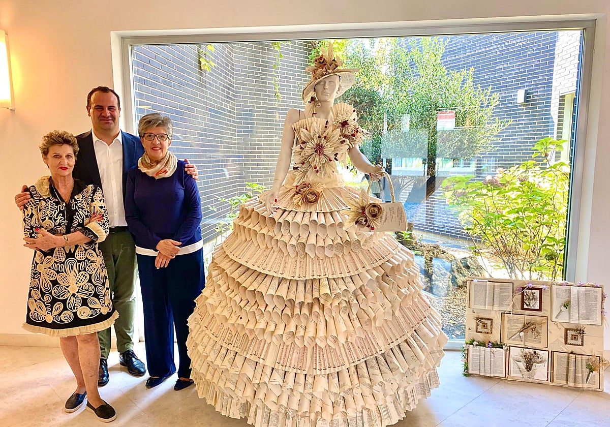 Sandra Palos, el regidor David Mingo y Pilar Duque en la presentación de la obra.