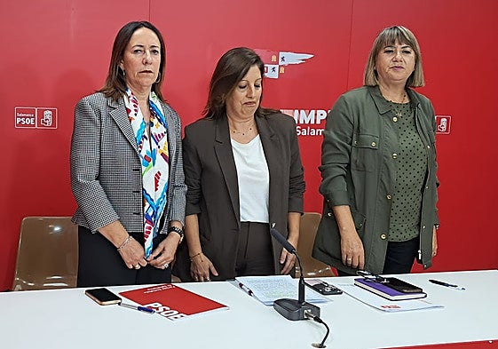 Rosa Rubio, Lourdes Rubio y María García, en la sede del PSOE de Salamanca.