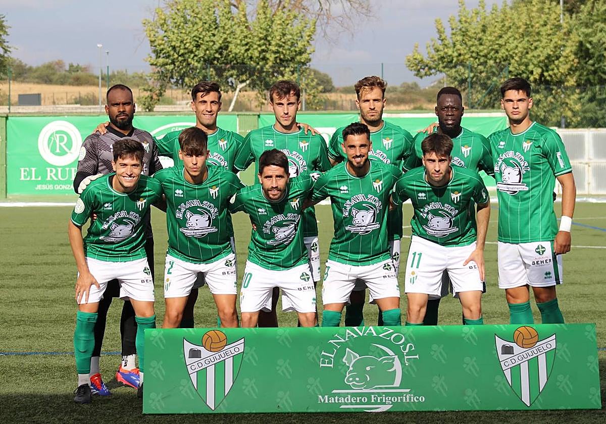 Parte de la plantilla del primer equipo del Club Deportivo Guijuelo.