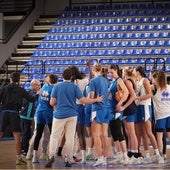 Jugadoras y técnicos de Avenida, en el entrenamiento del lunes en Würzburg.