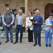 Ramón Sastre y Joana Veloso, durante la intervención en la Plaza Mayor