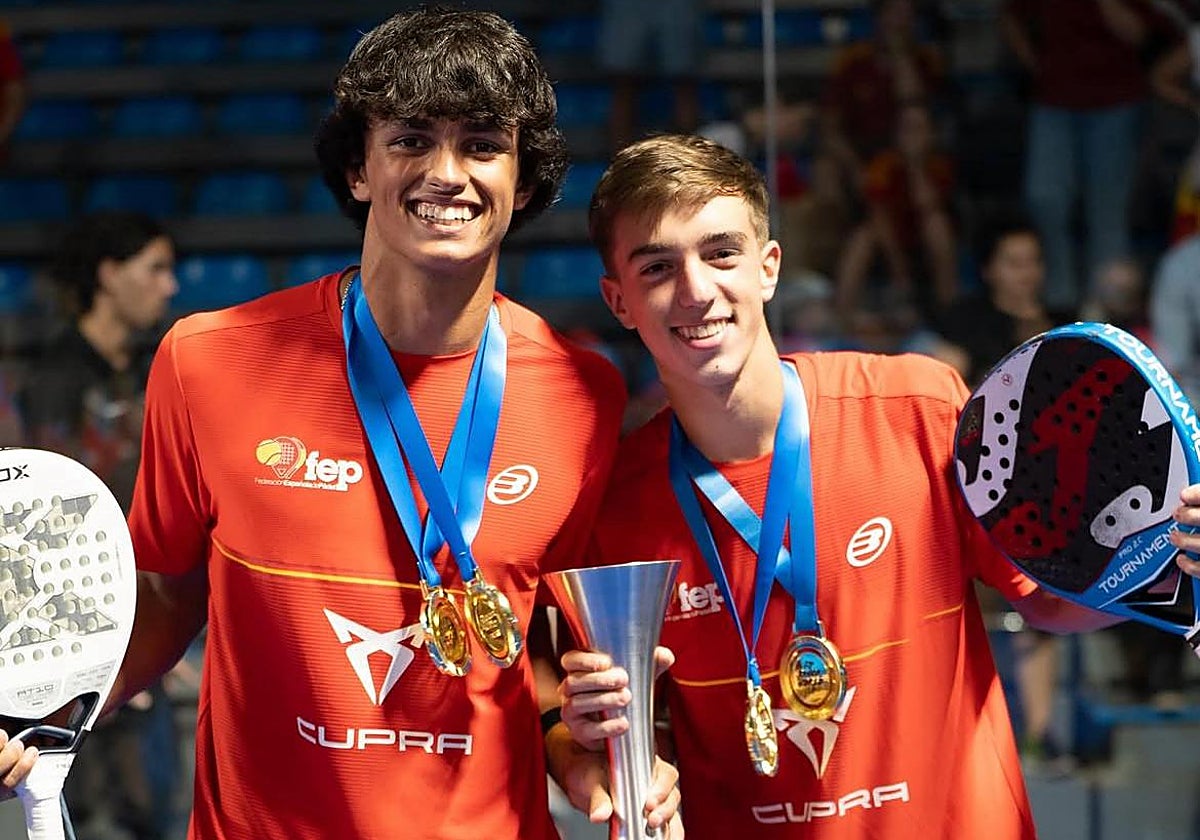 Samu Rivas, a la derecha, con su compañero Manu Castaño.