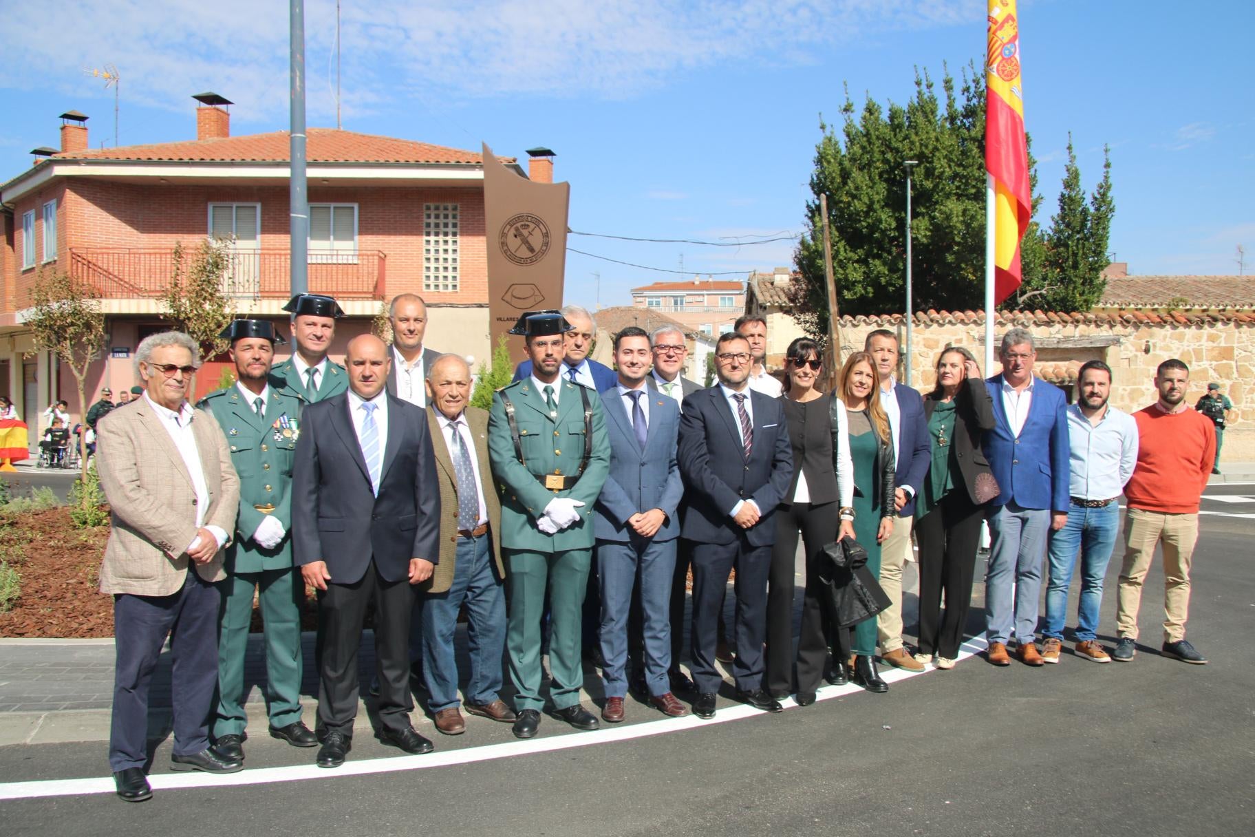 Villares homenajea a la Benemérita
