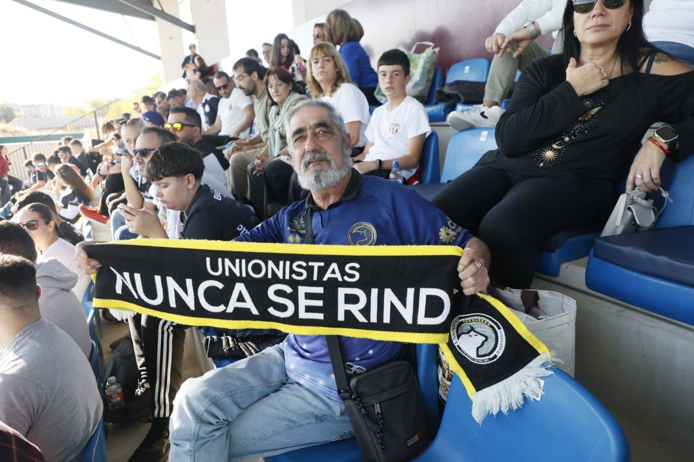 ¡Búscate en la grada del Reina Sofía en el partido entre Unionistas y la AD Mérida!