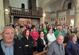 Fieles de los siete pueblos durante la celebración de la eucaristía