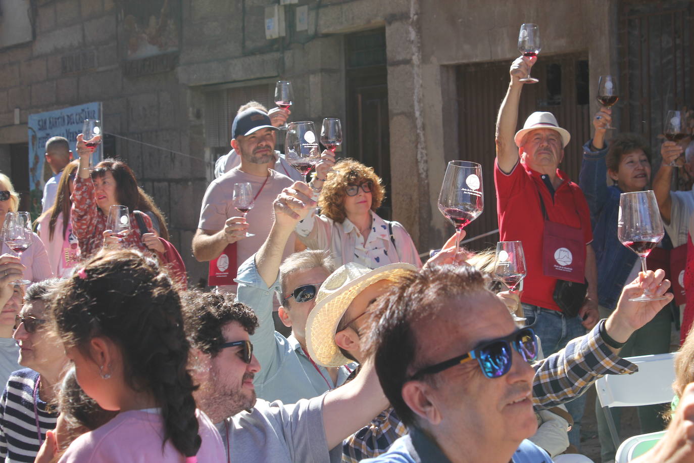 San Martín del Castañar brinda por el vino de la provincia en la XII Fiesta de la Vendimia