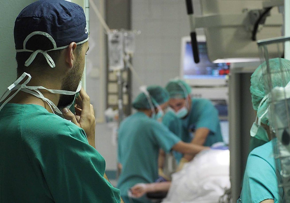 Imagen de una cirugía realizada en el Hospital de Salamanca.