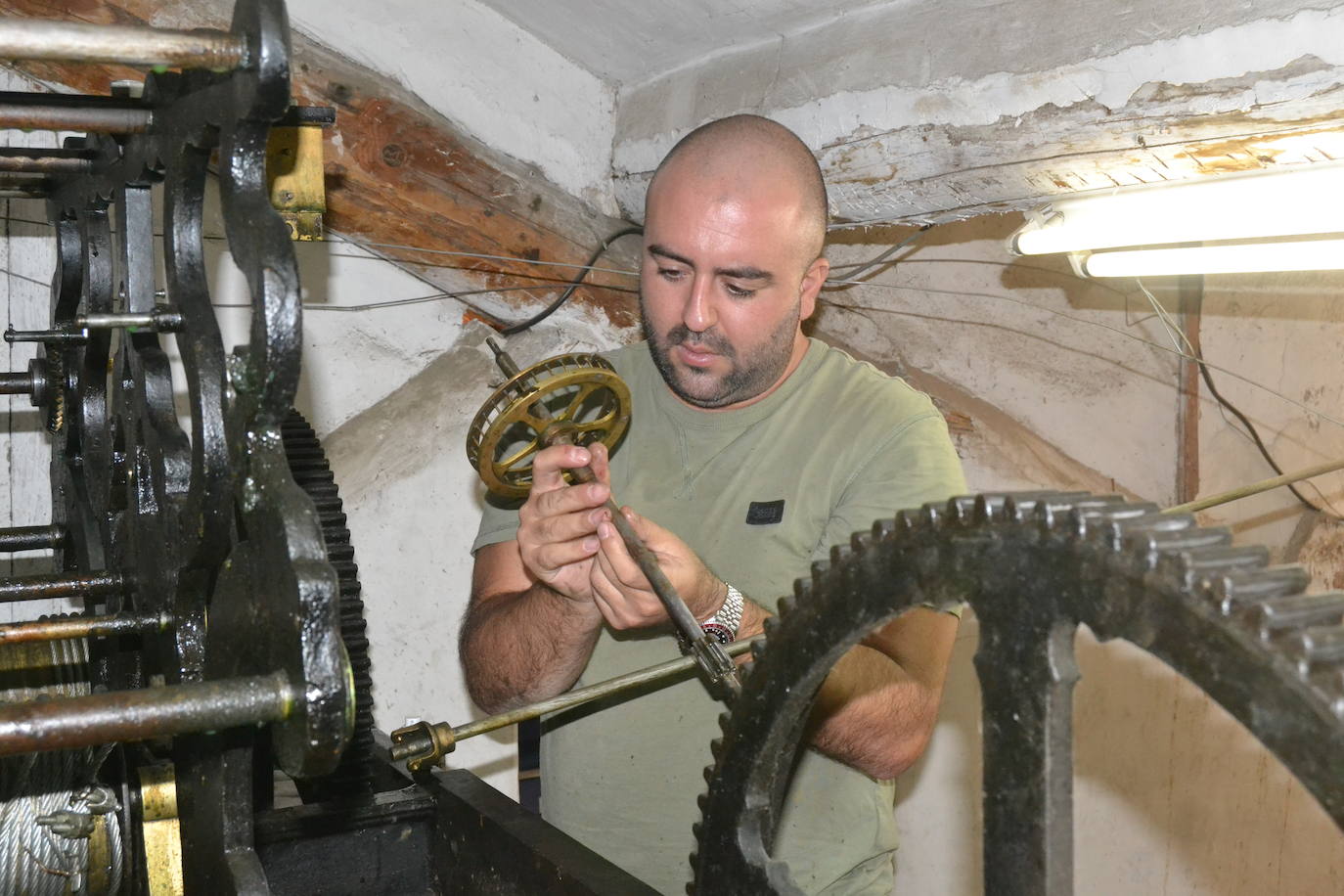 Devolviéndole el esplendor al reloj de la ciudad: «Es muy similar al que se encuentra en la Puerta del Sol»