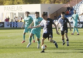 Jota protege el esférico durante el encuentro ante el Mérida.