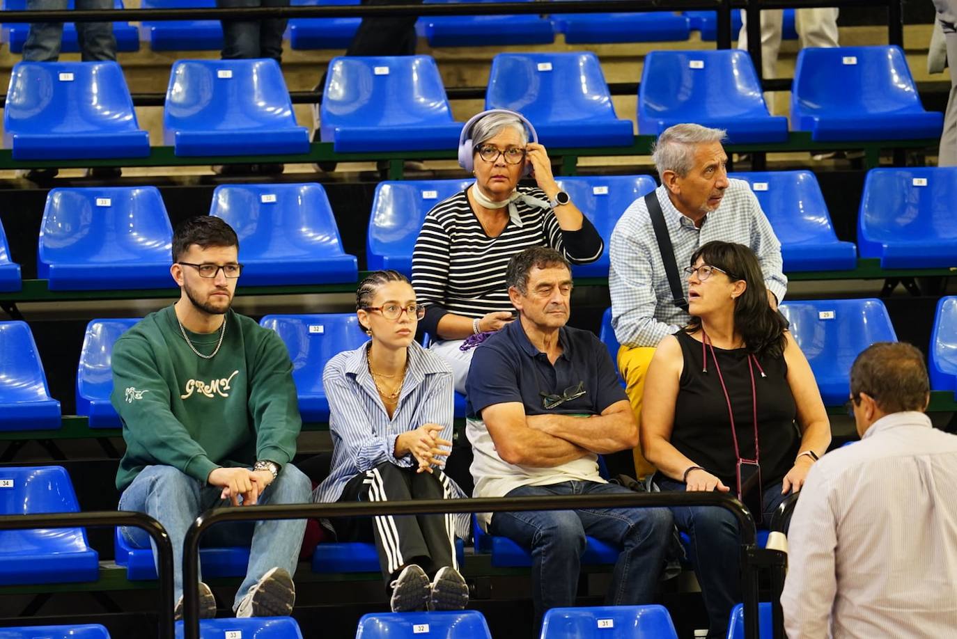 La afición no falló a Avenida en su debut liguero en casa: búscate en la grada