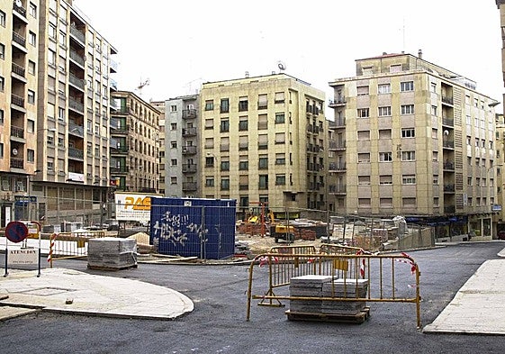 Las obras del parking subterrráneo de la plaza del Campillo en octubre del año 2000.