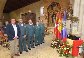 Alcalde de Villoria y la Guardia Civil con la Virgen del Pilar en Villoria