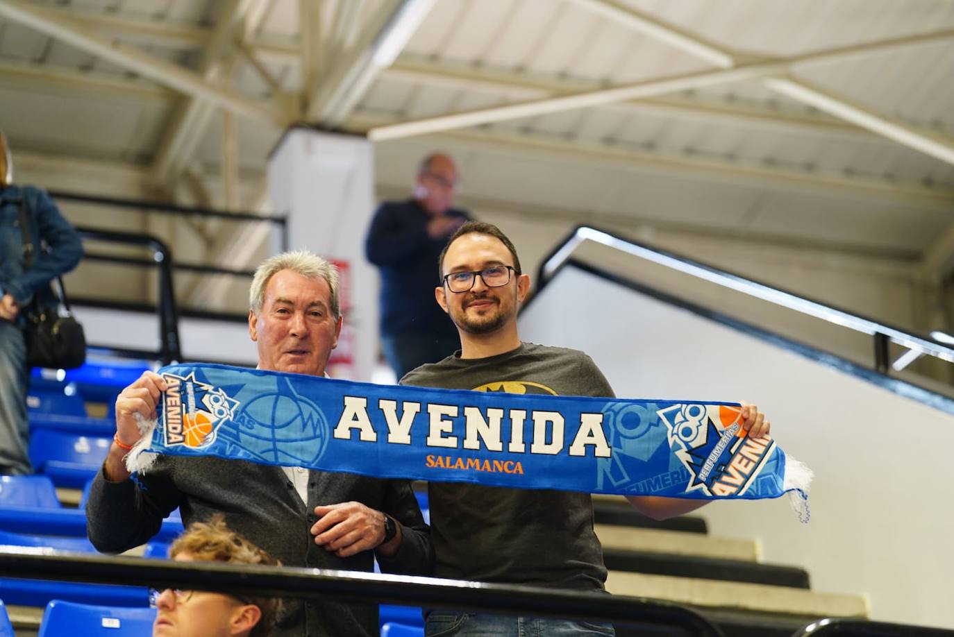 La afición no falló a Avenida en su debut liguero en casa: búscate en la grada