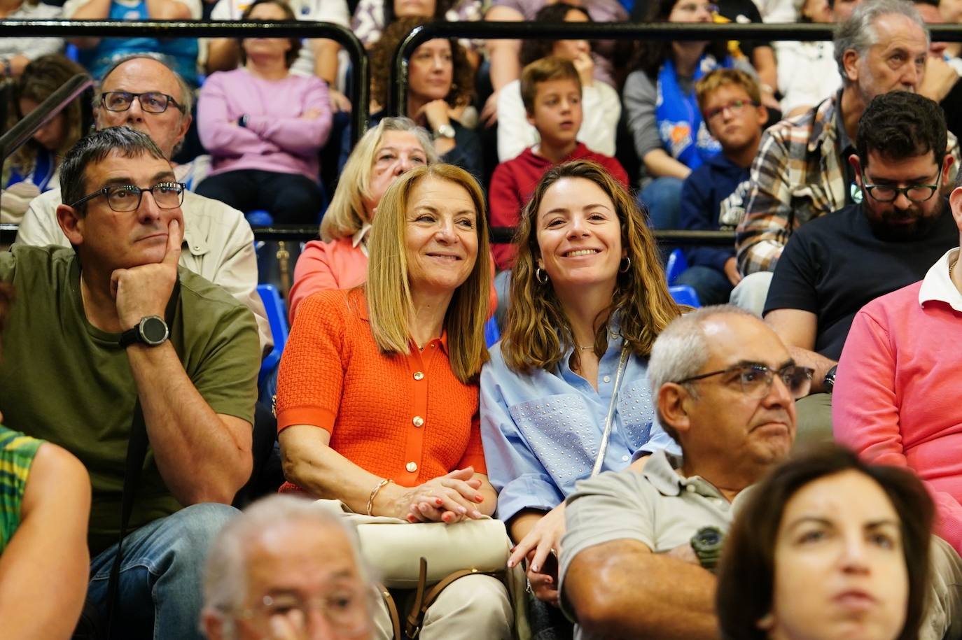 La afición no falló a Avenida en su debut liguero en casa: búscate en la grada