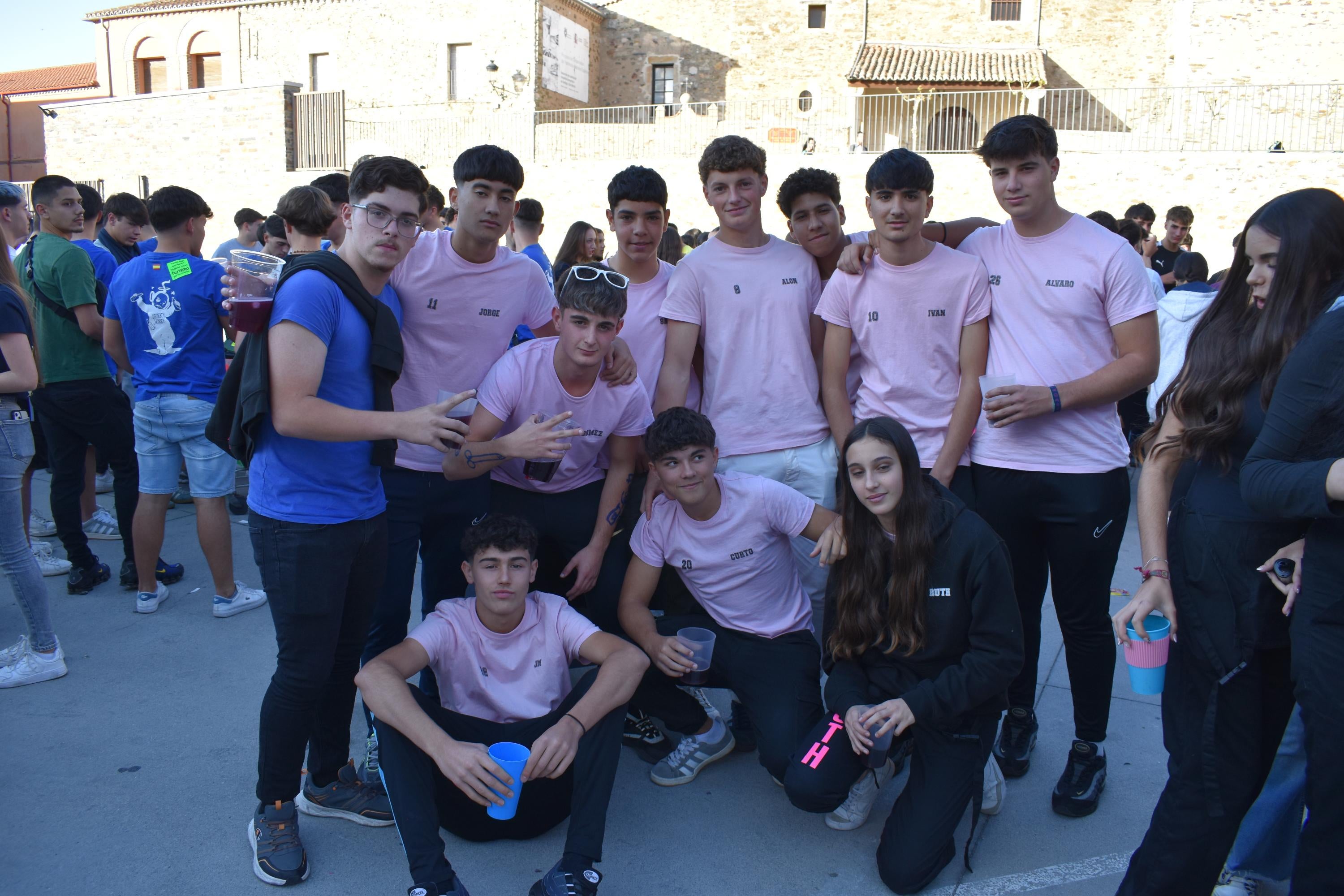 La ofrenda floral y el chupinazo dan color al arranque festivo en Alba de Tormes