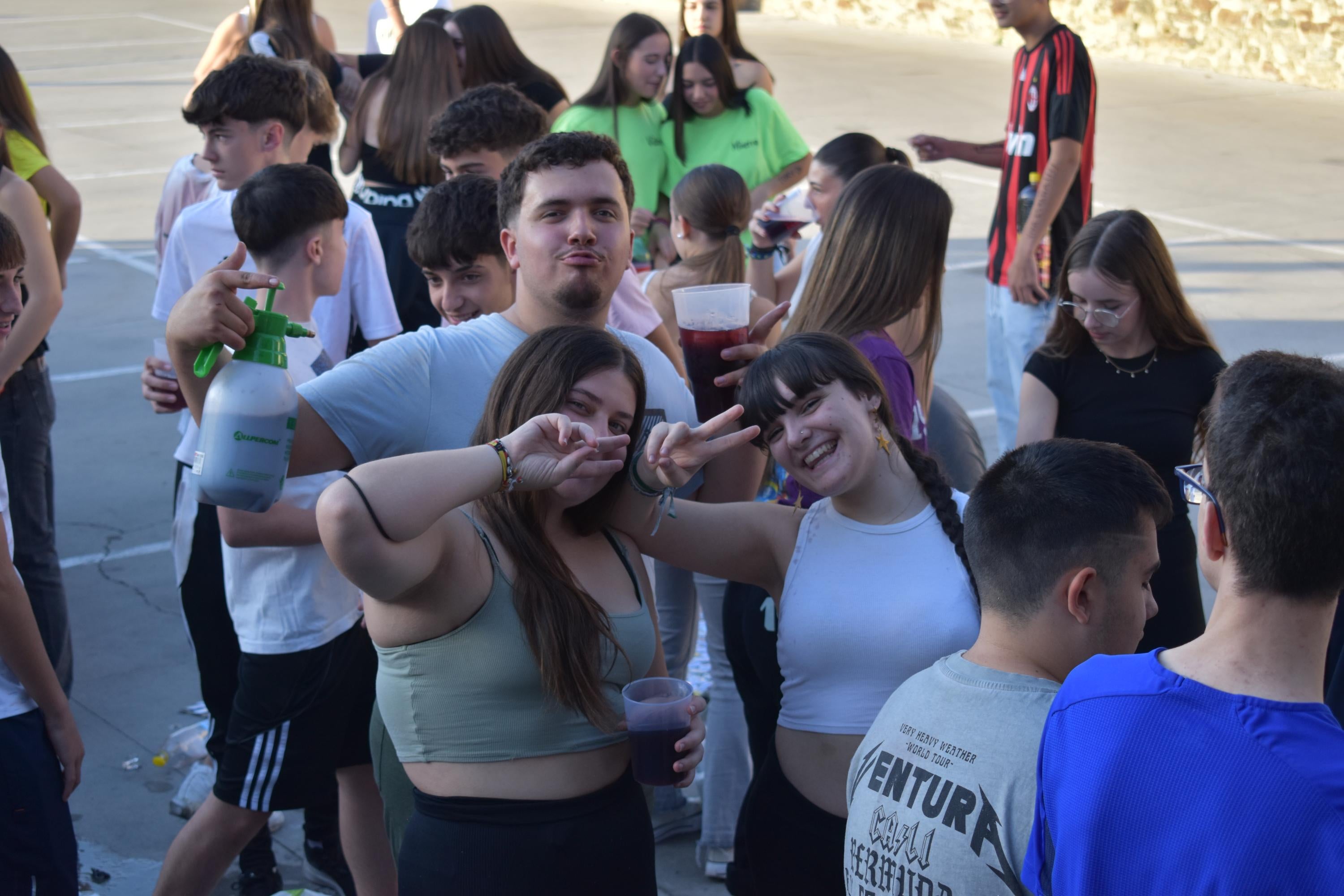 La ofrenda floral y el chupinazo dan color al arranque festivo en Alba de Tormes