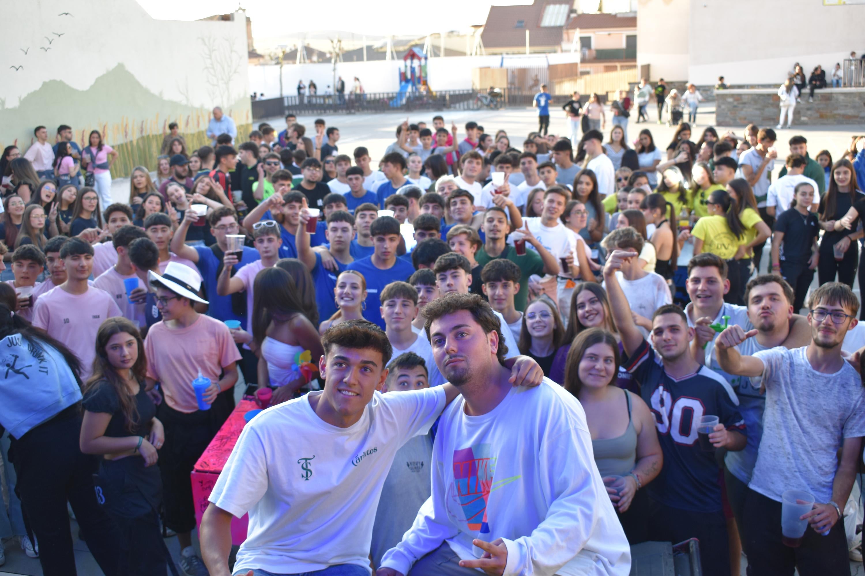 La ofrenda floral y el chupinazo dan color al arranque festivo en Alba de Tormes