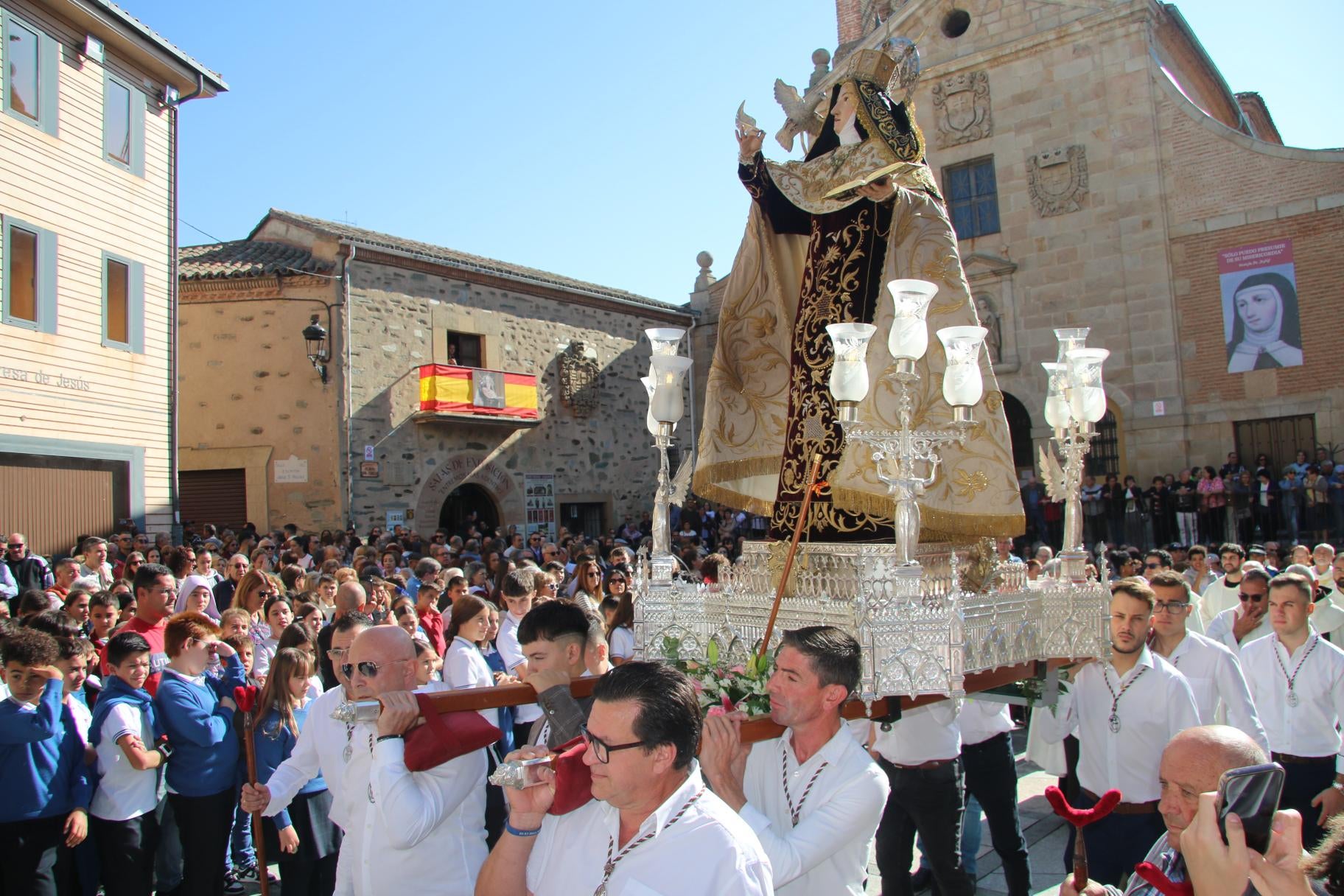 Alba estalla en fiestas en honor a la Santa Andariega