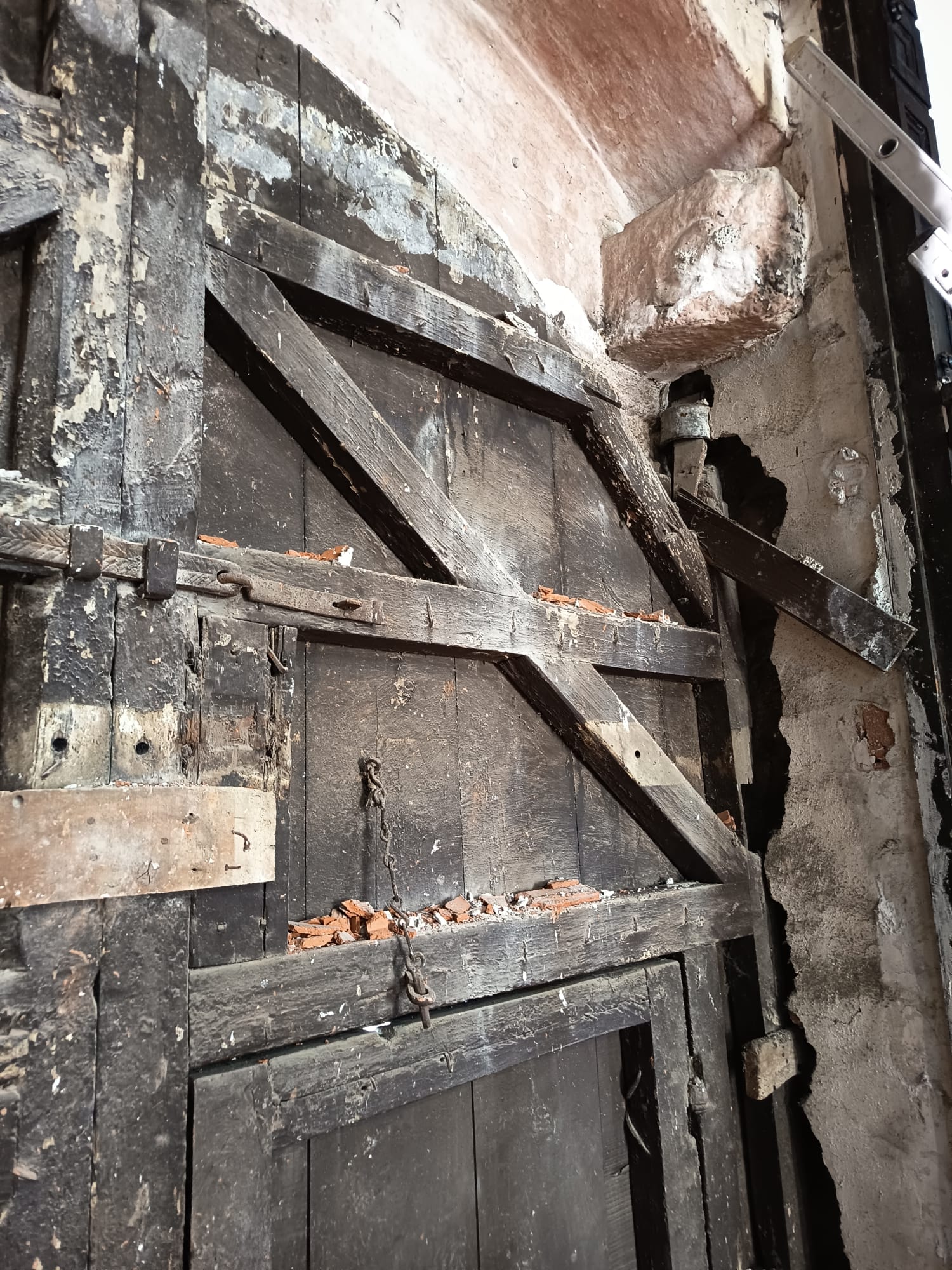 Reabre la puerta trasera de la iglesia de San Juan tras 60 años sin uso