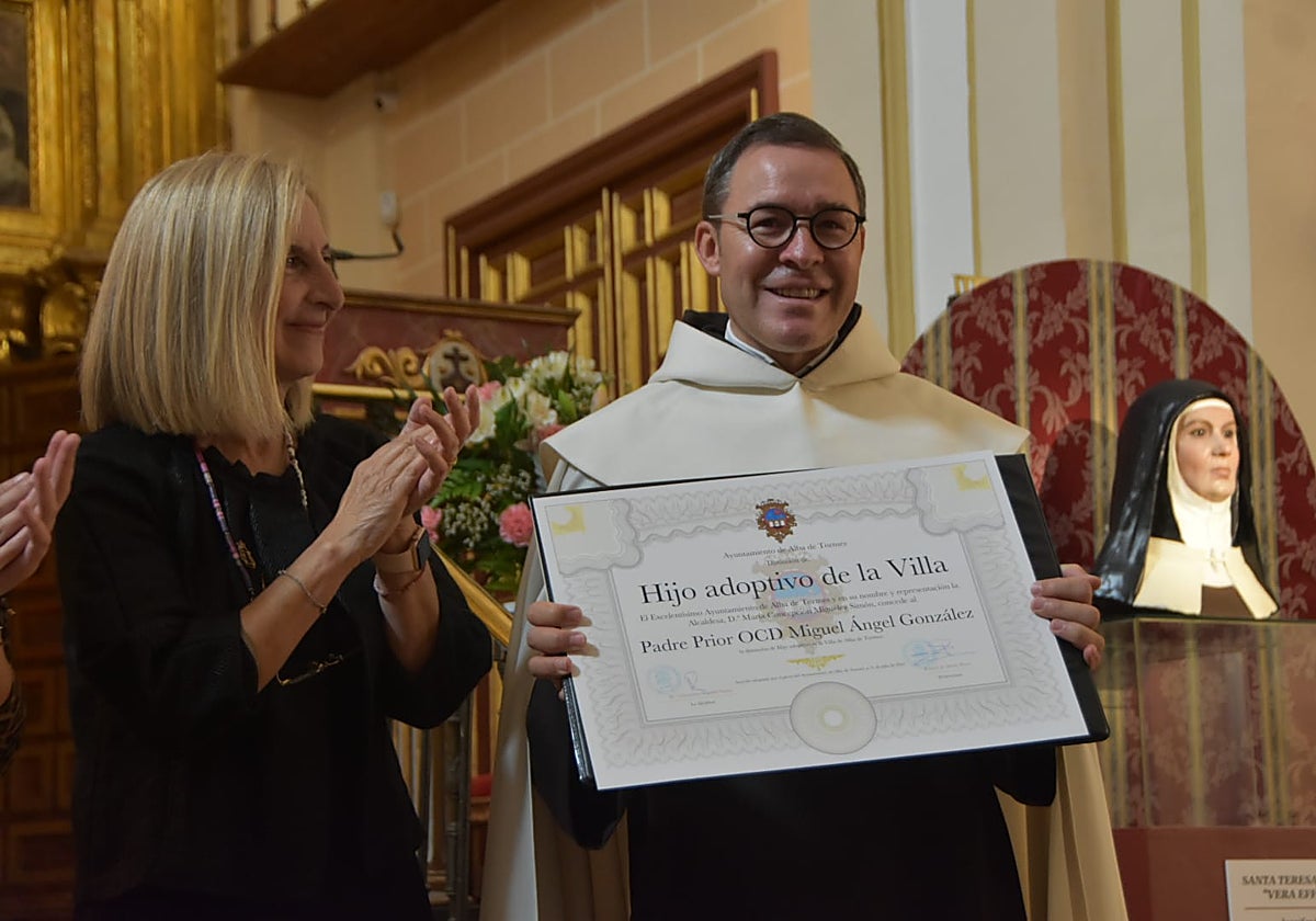 Alba de Tormes celebra el día grande de Santa Teresa con un nuevo Hijo Adoptivo