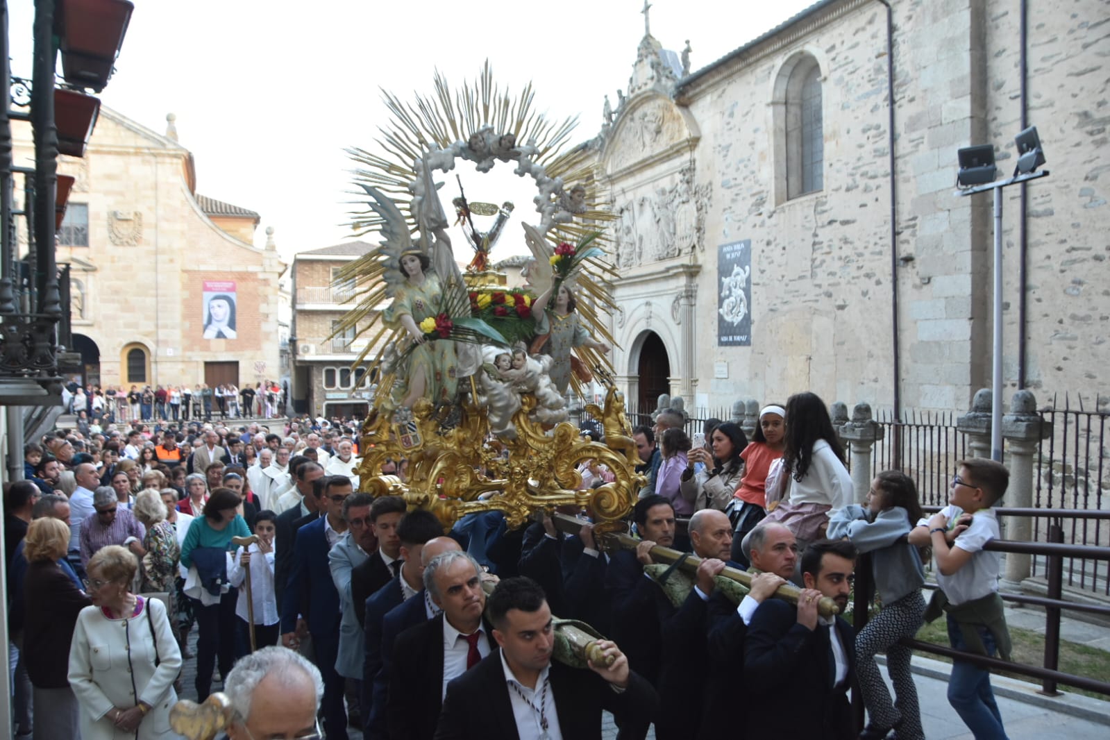 Alba de Tormes celebra el día grande de Santa Teresa con un nuevo Hijo Adoptivo