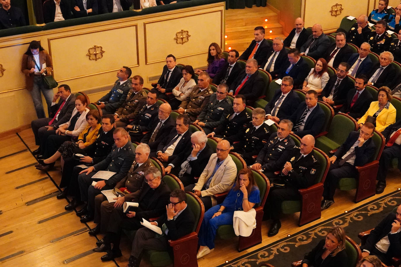 Homenaje a los que velan por la paz y el orden de la ciudad
