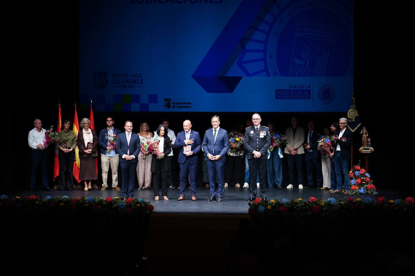 Homenaje a los que velan por la paz y el orden de la ciudad