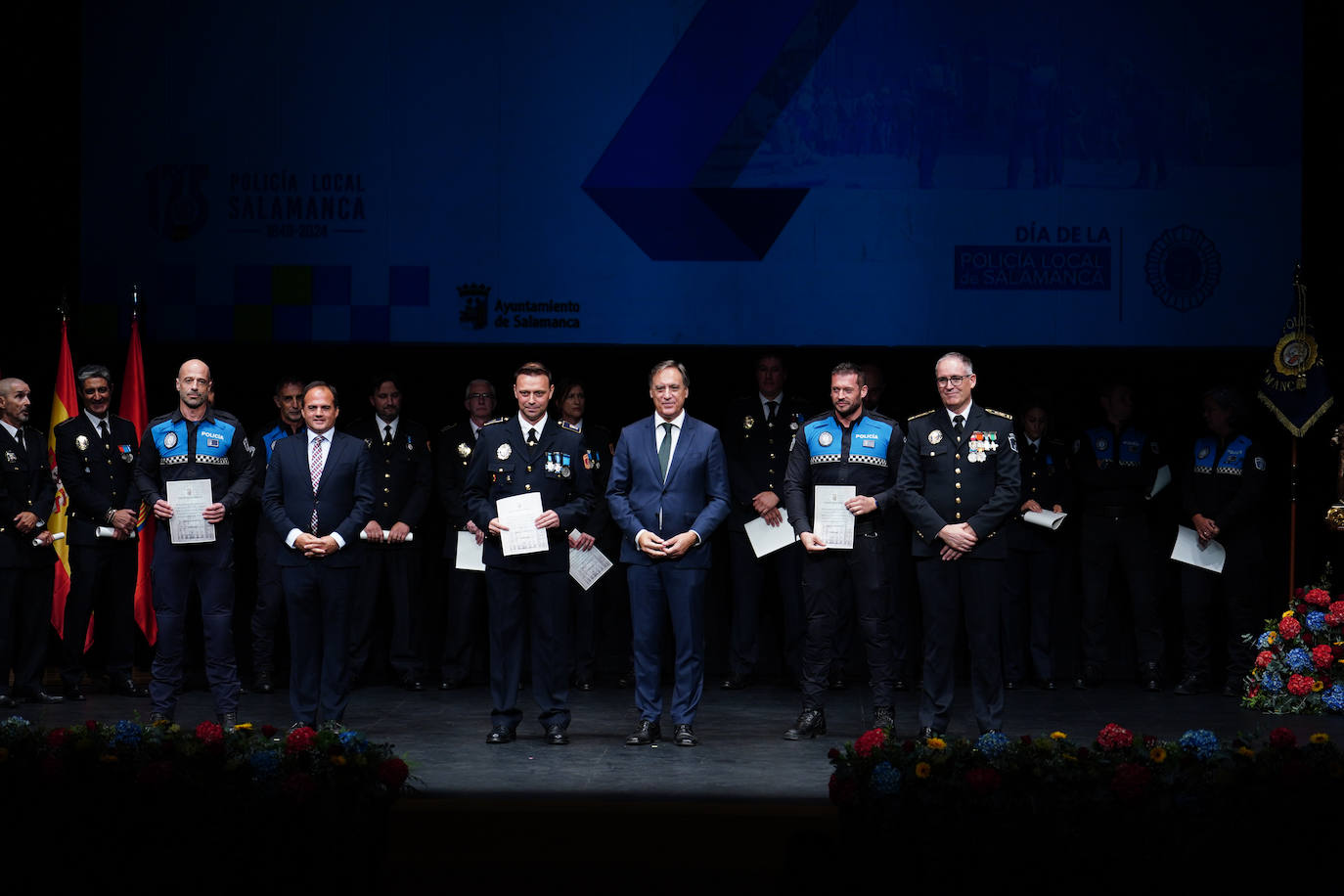 Homenaje a los que velan por la paz y el orden de la ciudad