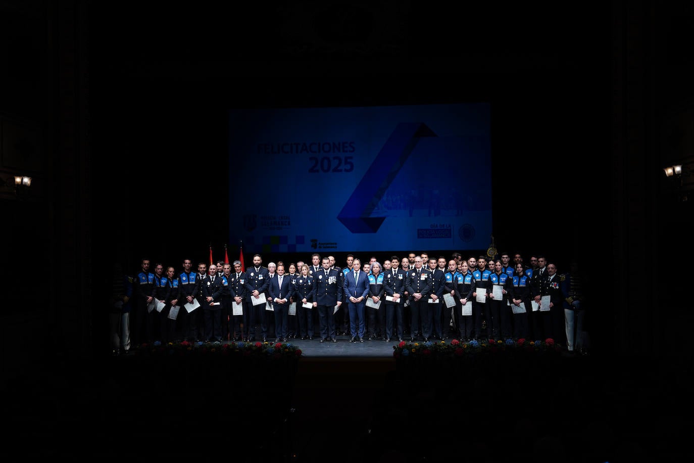 Homenaje a los que velan por la paz y el orden de la ciudad