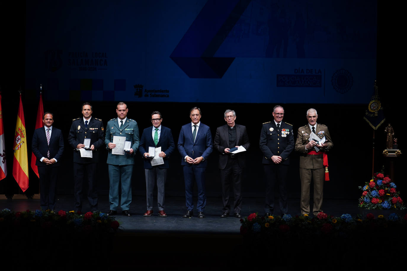 Homenaje a los que velan por la paz y el orden de la ciudad